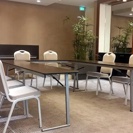 Le M Hotel 4*