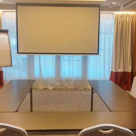 Le M Hotel 4*