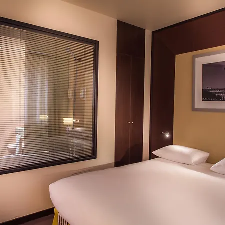 Le M Hotel