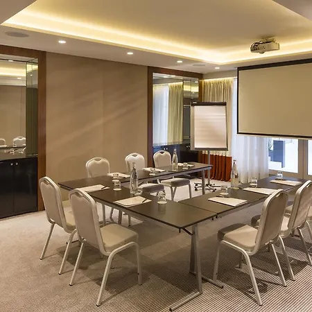 Le M Hotel 4*