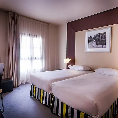 Le M 4* Paris