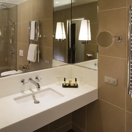 Le M Hotel 4*
